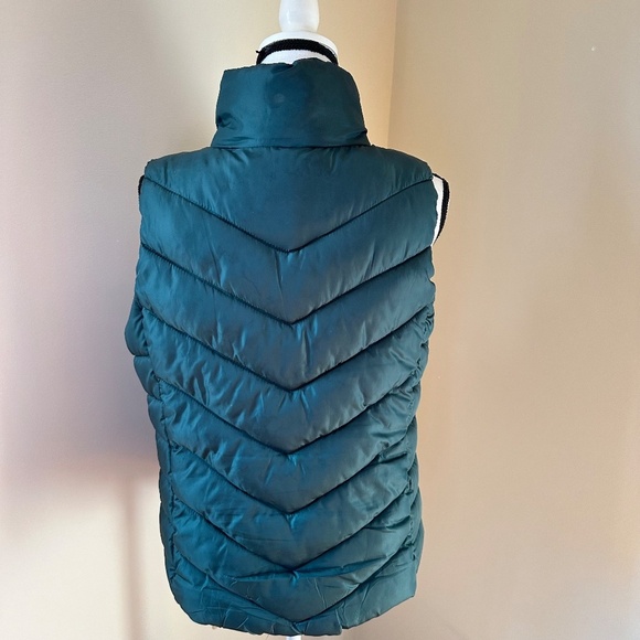 **SO* Junior's Dark Green Fashion Puffer Vest Size Large - Picture 4 of 8